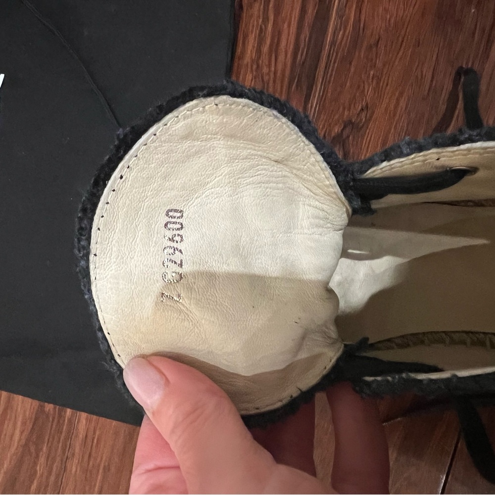 CHANEL Interlocking CC Logo Linen High Top Eapadrilles, Size 38 - Picture 7 of 7